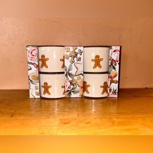 Set of 4 Christmas Gingerbread Ceramic Ramekins made by The BakeShop. NWTS - Picture 5 of 10